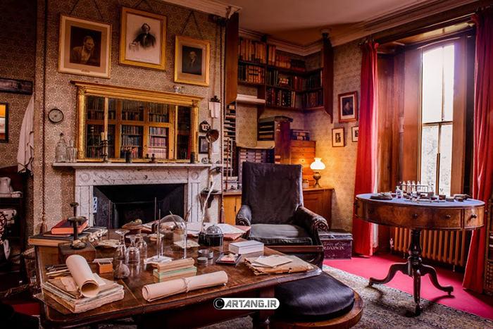 داروین زیست شناس معروف انگلیسی