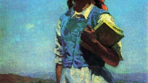 دختر قرقیزی با کتاب‌هایی در دست